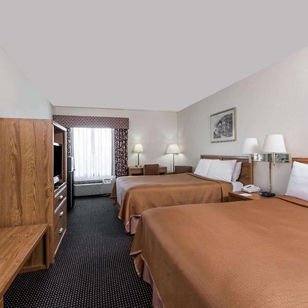 Howard Johnson By Wyndham Iowa La 外观 照片