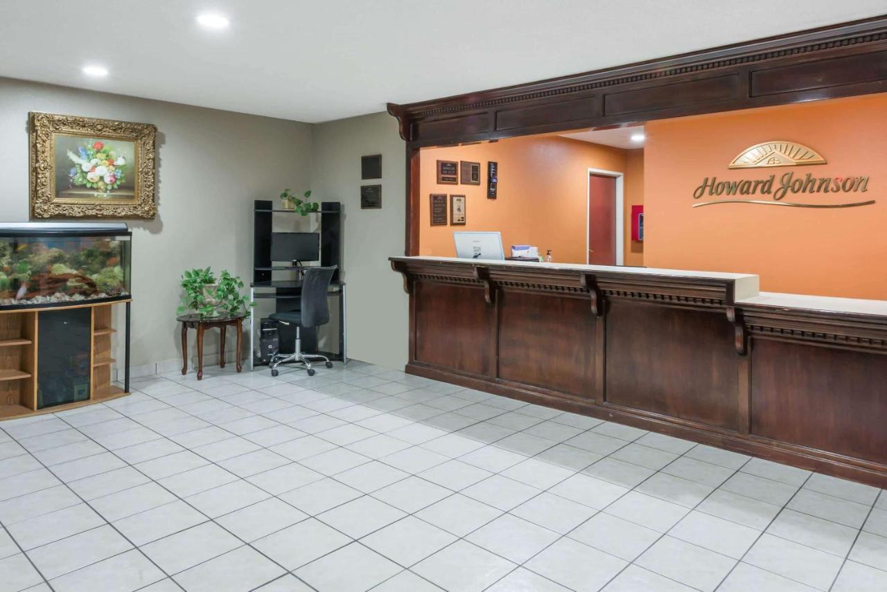 Howard Johnson By Wyndham Iowa La 外观 照片
