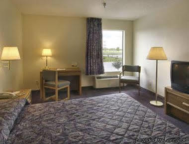 Howard Johnson By Wyndham Iowa La 外观 照片