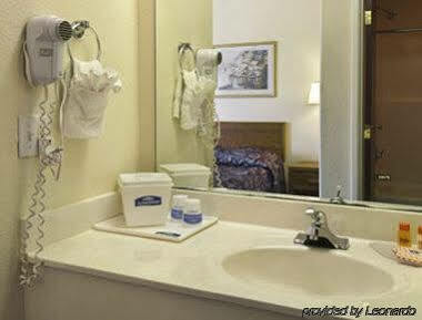 Howard Johnson By Wyndham Iowa La 外观 照片