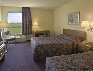 Howard Johnson By Wyndham Iowa La 外观 照片